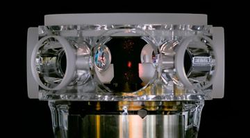 File:Cloud of ultracold atoms levitated in a magneto-optical trap.webp