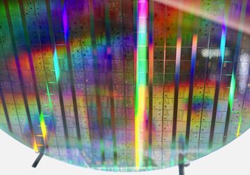 File:Full wafer of Intel quantum computers.jpg